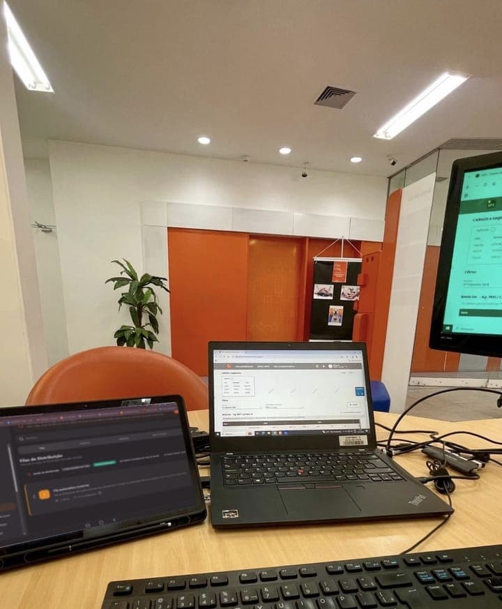 Mesa de trabalho de cliente com o Hunter aberto na tela