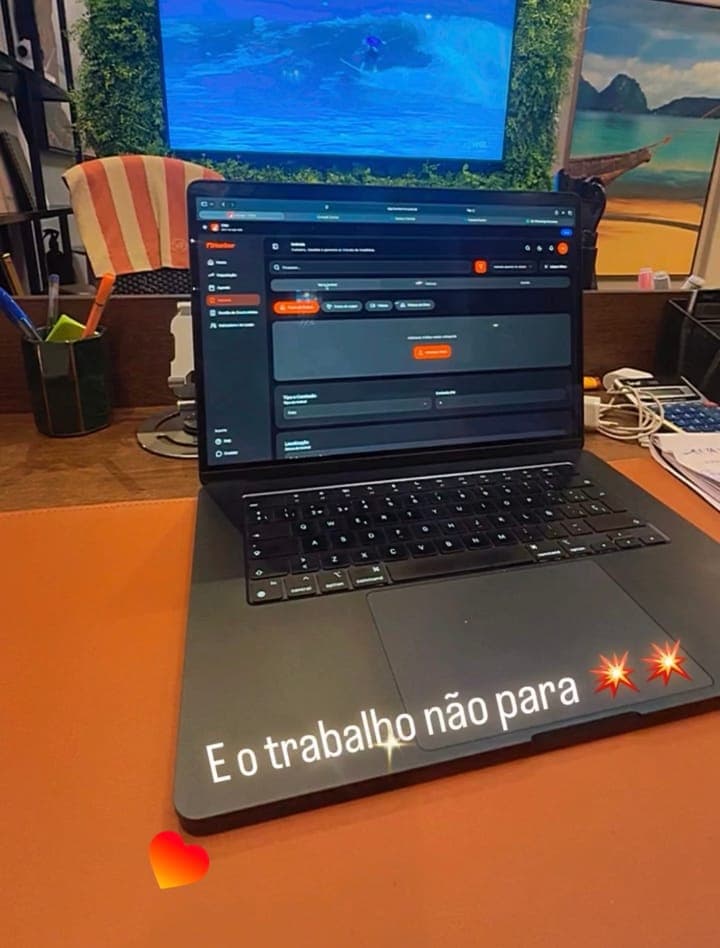Mesa de trabalho de cliente com o Hunter aberto na tela